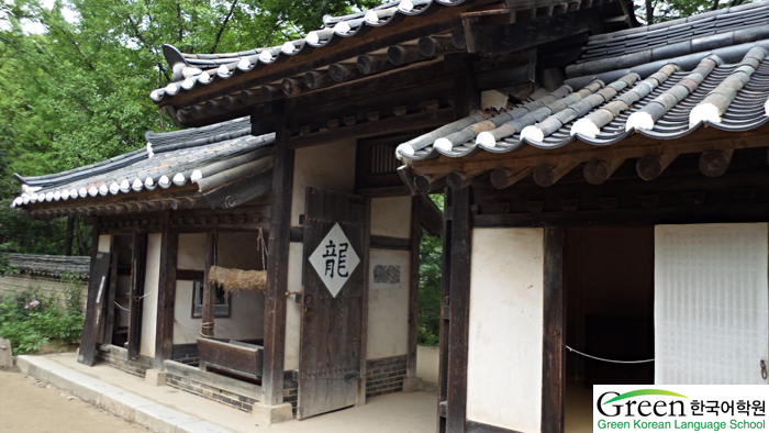 [Korean folk village...